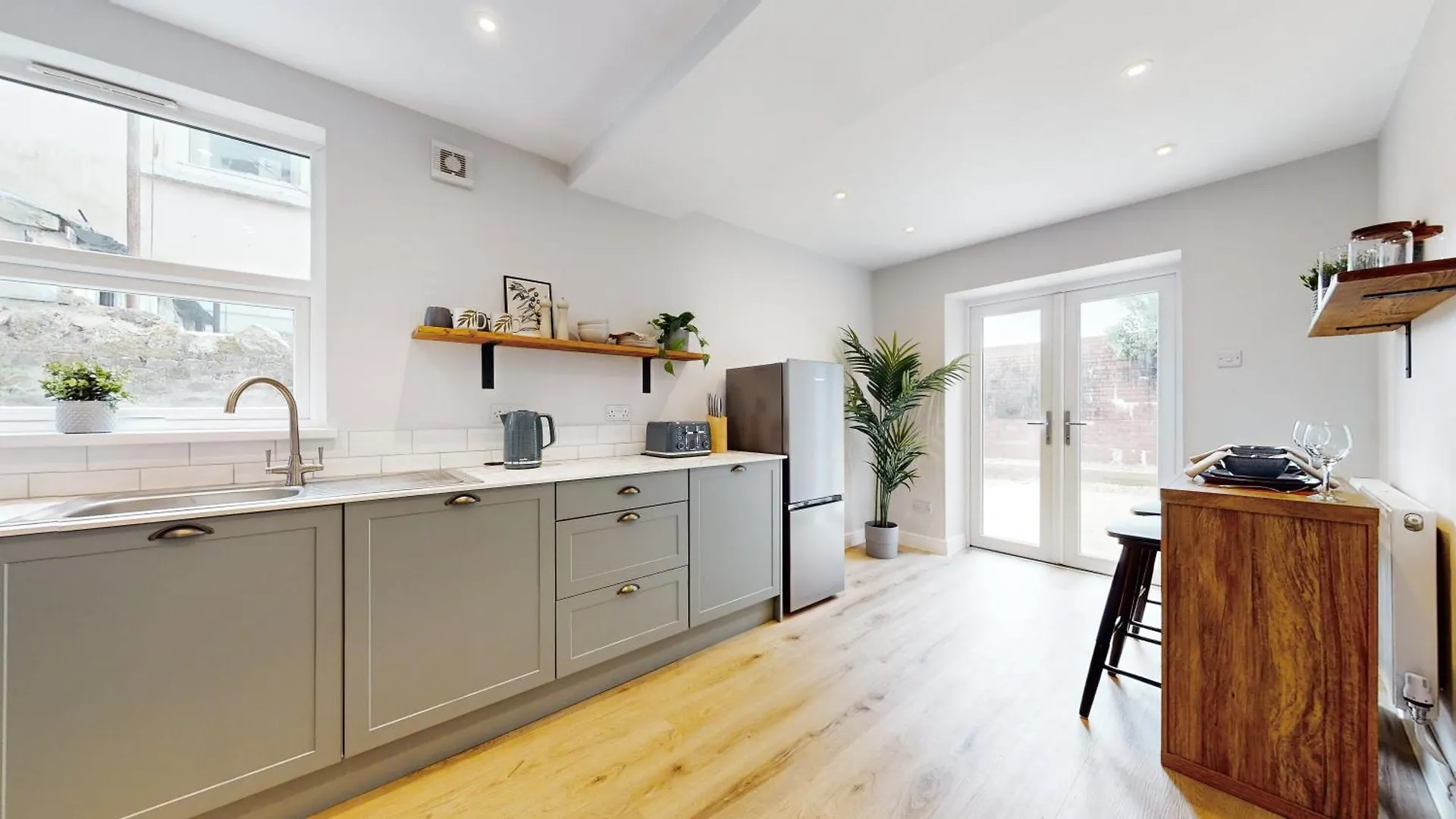 Stylish 3 Bedroom House In The Heart Of Кардифф