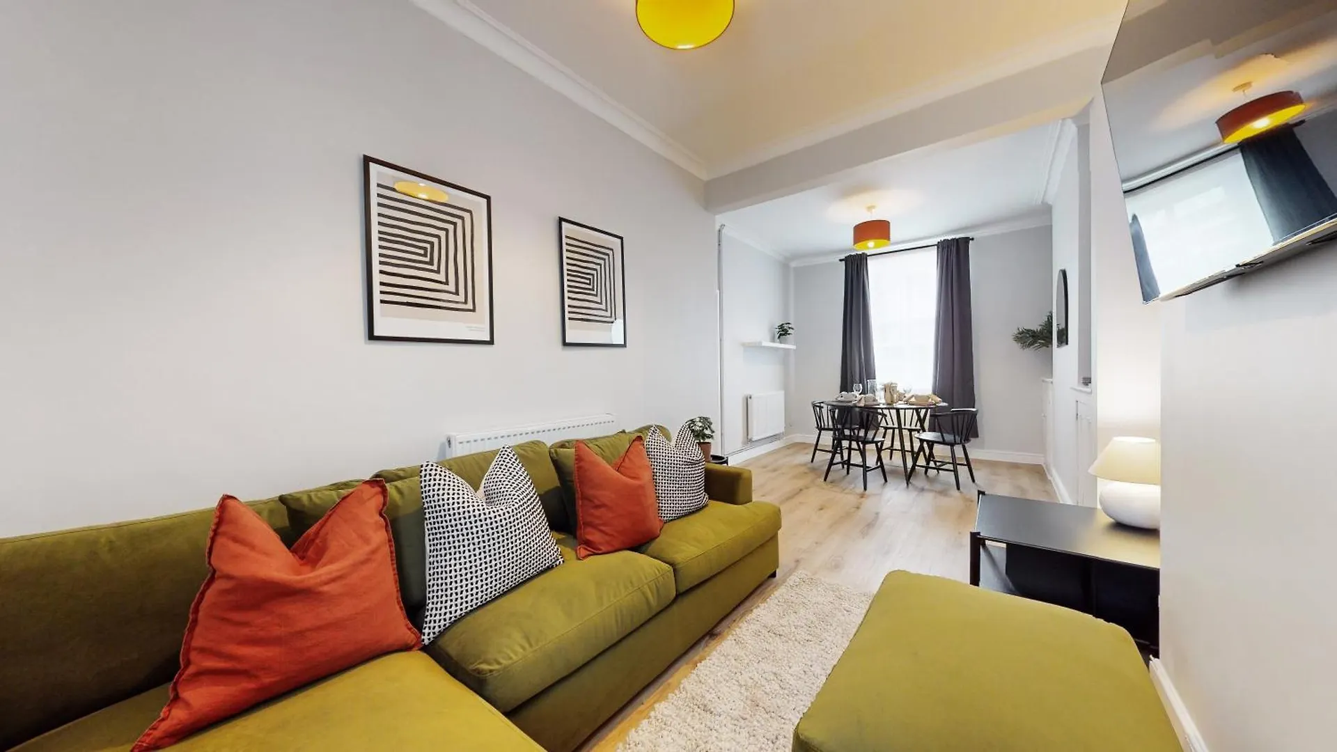Stylish 3 Bedroom House In The Heart Of Кардифф