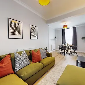  Holiday home Beautiful 3 Bed In The Heart Of City With Free Parking